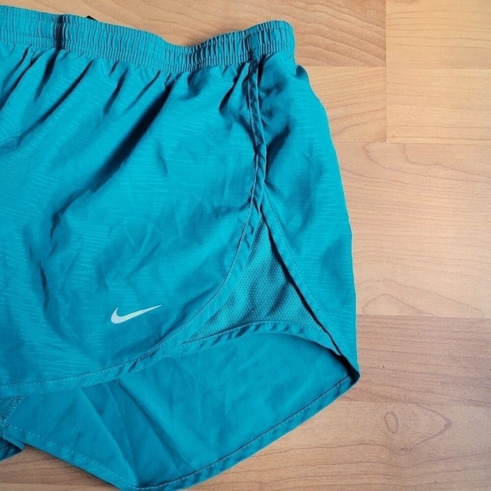Nike Dry-Fit Green Running Lined Shorts Sz M Athletic Workout Gym Lightweight - Picture 3 of 8